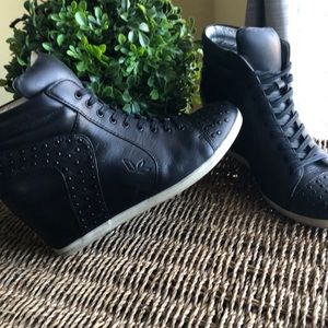 Koolaburra by Ugg Wedge Tenny